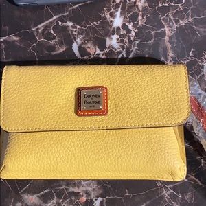 DOONEY & BURKE WRISTLET BAG